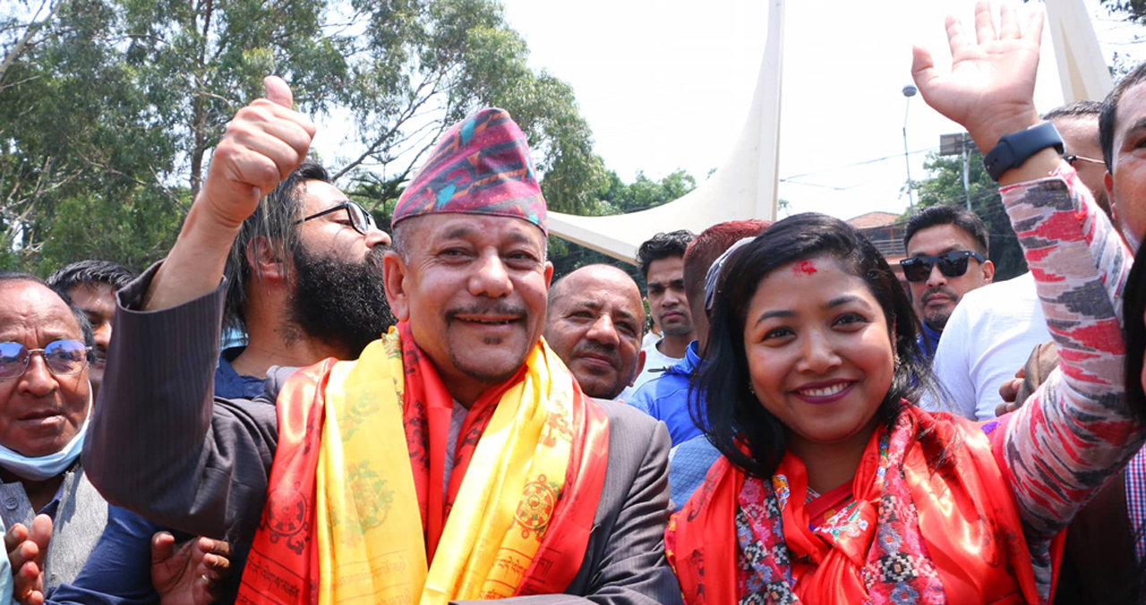 एमालेबाट स्थापितले मेयर र डंगोलले उपमेयरमा दर्ता गराए उमेदवारी
