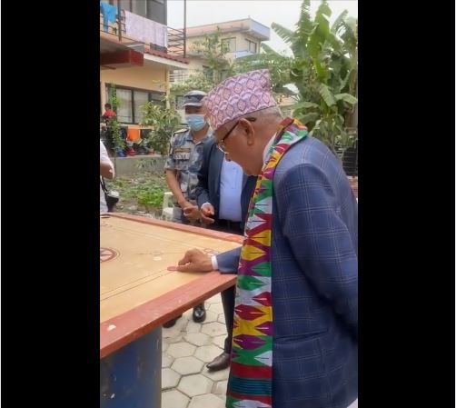 धमाधम क्यारामबोर्ड हान्दै एमाले अध्यक्ष ओली (भिडिओसहित)