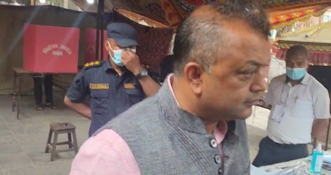 मतदान केन्द्रबाट गगनले भने : कांग्रेस पहिलो पार्टी बन्नेमा ‘डाउट’ छैन !