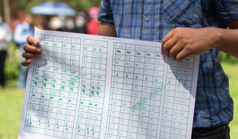 ओखलढुंगामा मतपत्र च्यात्नुको कारण यस्तो रहेछ, मतपत्र च्यात्नेलाई नियन्त्रणमा लिएपछि खुल्यो रहस्य !