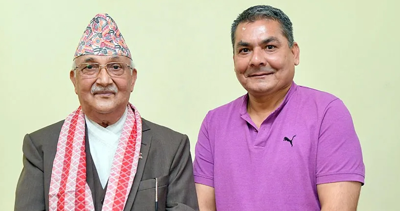 दुर्गा प्रसाईँले एमाले अध्यक्ष ओलीलाई पनि मुर्गा बनाए