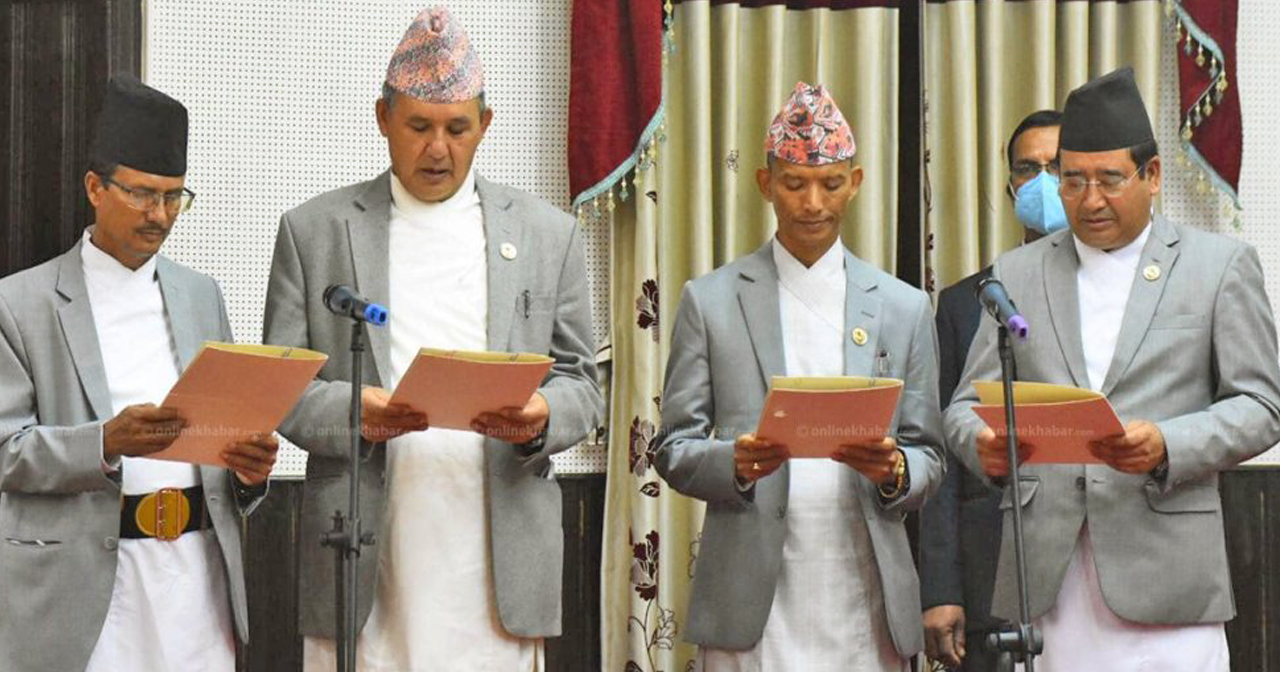 नवनियुक्त मन्त्री र राज्यमन्त्रीले लिए शपथ !