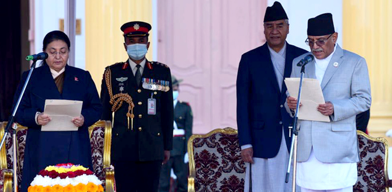 दौरा सुरुवालमा सजिएर प्रधानमन्त्री प्रचण्डले लिए शपथ, को–को भए मन्त्री ?