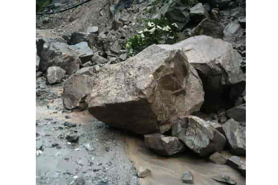 अरनिको राजमार्ग अवरुद्ध
