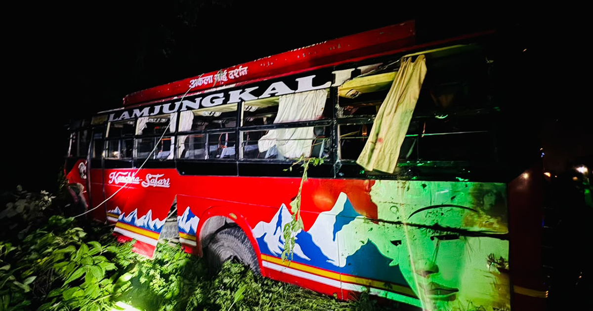 मकवानपुरको मनहरीमा बस दुर्घटना, ५ जना घाइते
