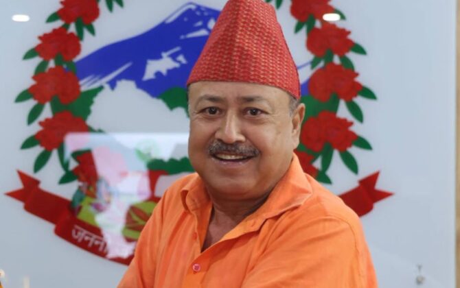 शैक्षिक सत्रदेखि पढाइ सुरु नभए अनशन बस्ने धनगढीका मेयर हमालको चेतावनी